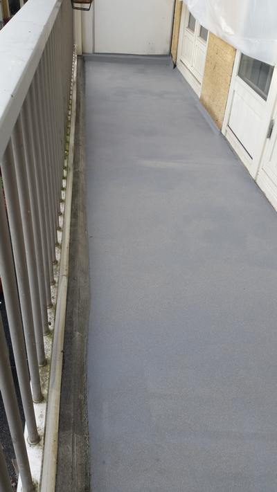 Balkon Amsterdam | Na met epoxy coating op een nieuwe mortel laag met afschot Balkon Amsterdam | Na met epoxy coating op een nieuwe mortel laag met afschot