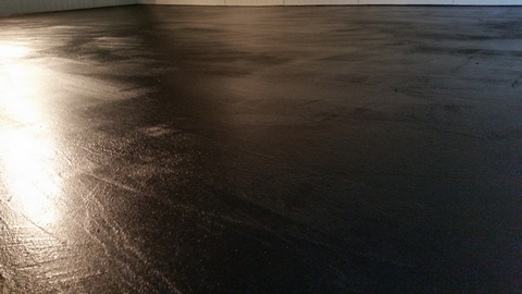 Zwart antistatische primer aangebracht Zwart antistatische primer aangebracht